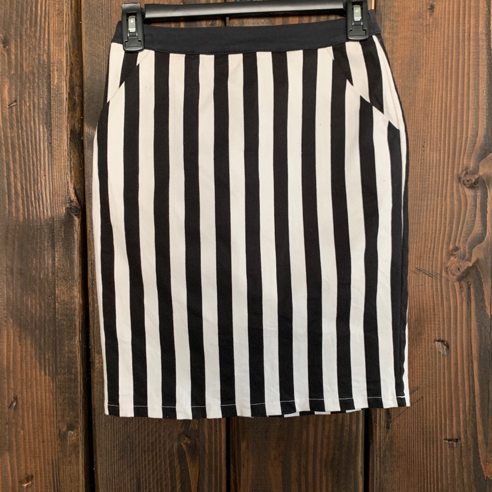 Striped Skirt w. Pockets’